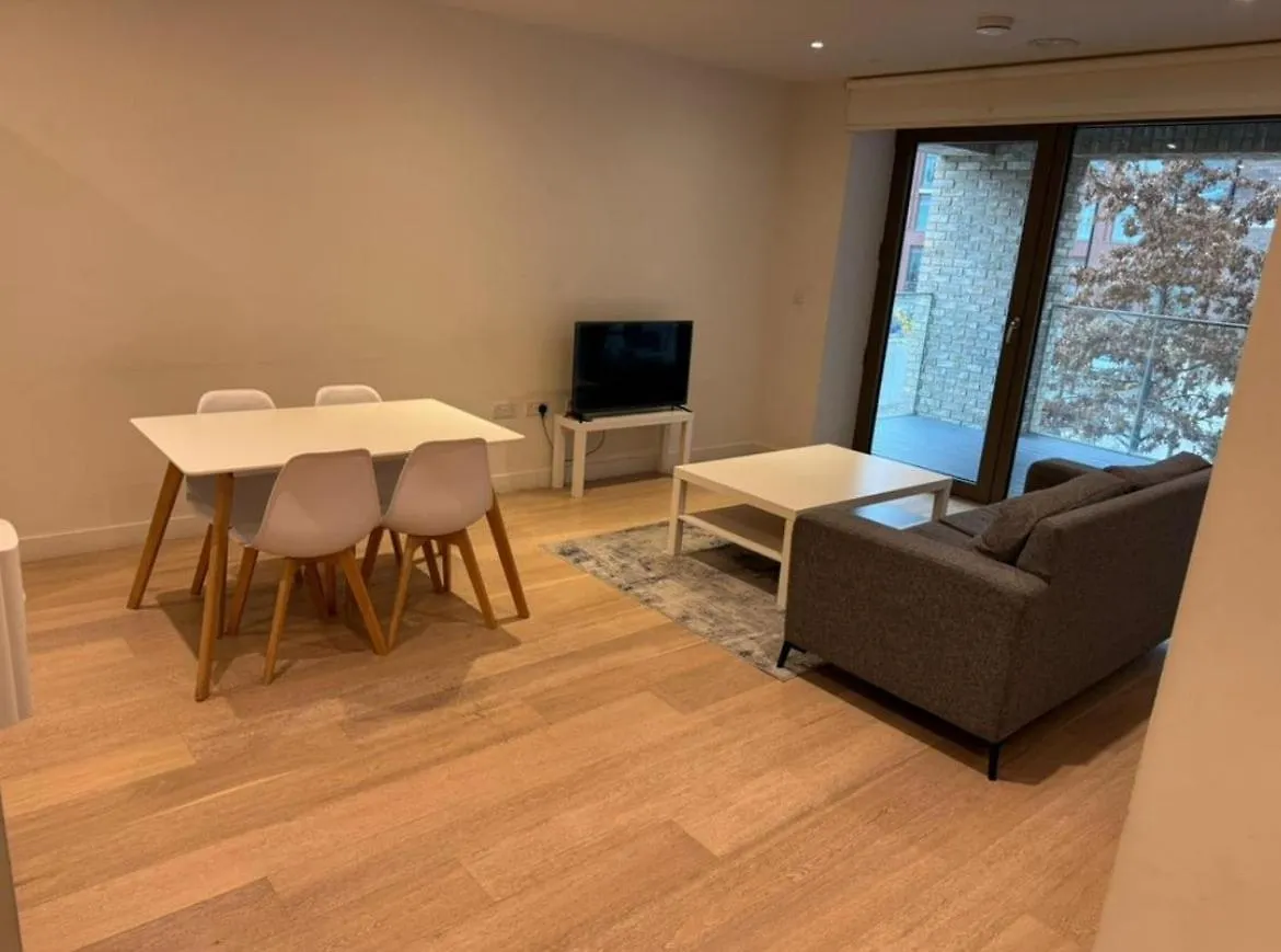 2 Bed Apartment London By Excel