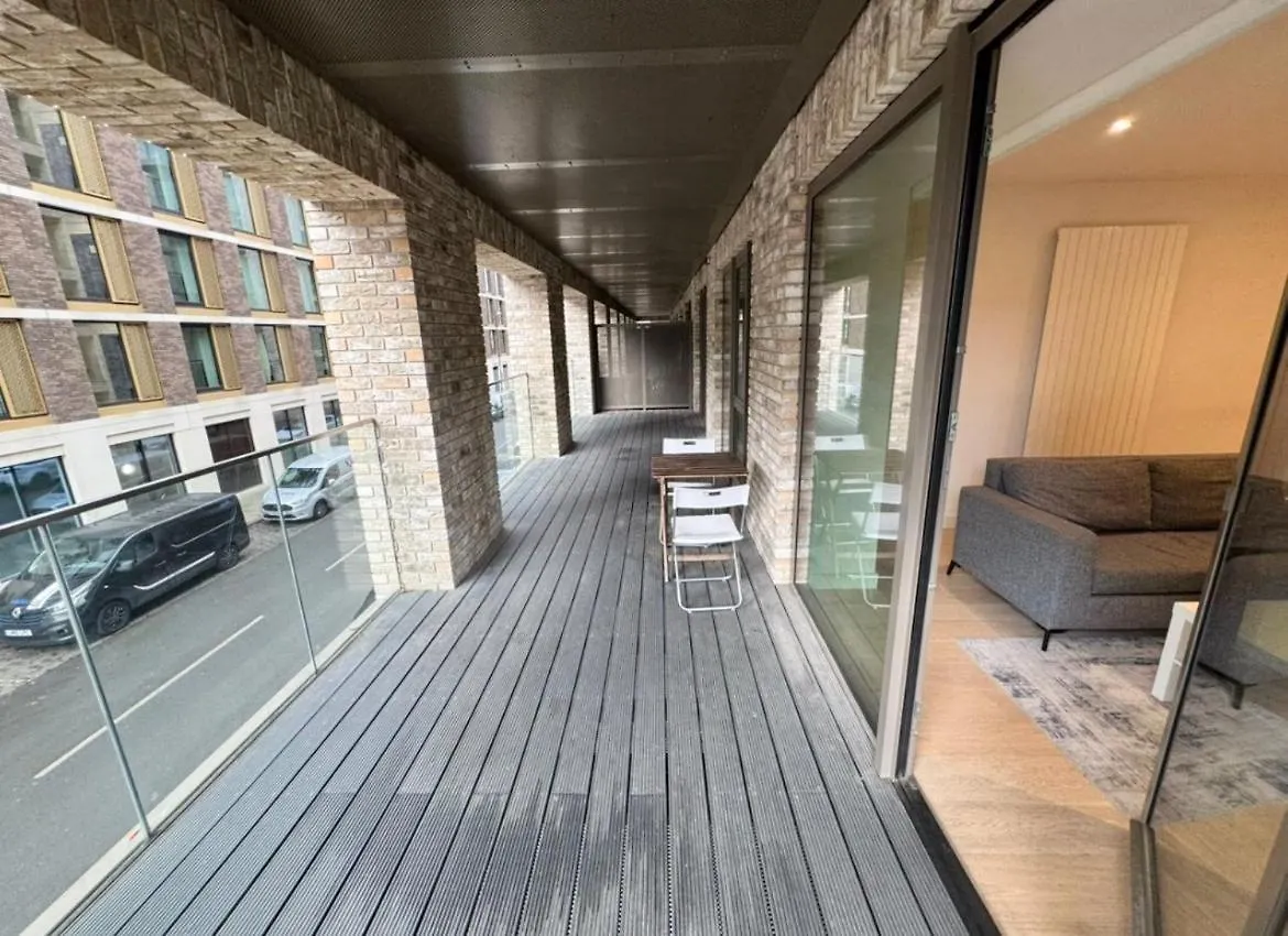 2 Bed Apartment London By Excel