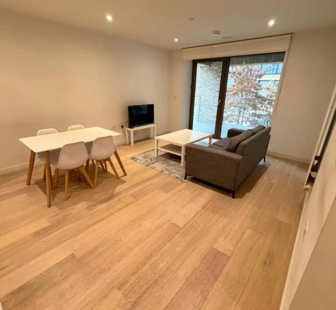 2 Bed Apartment London By Excel