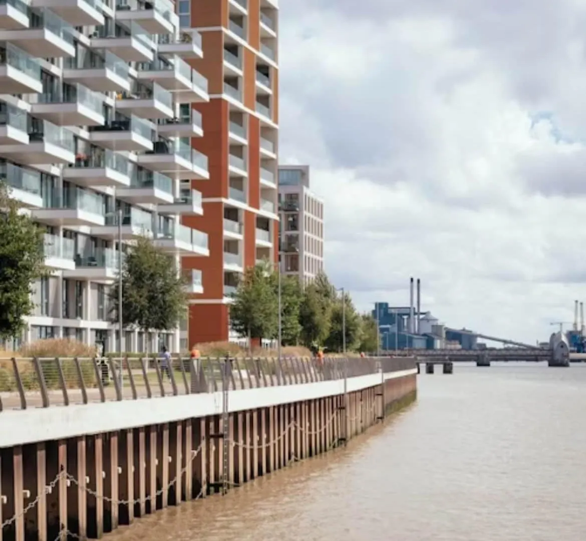 2 Bed Apartment London By Excel location